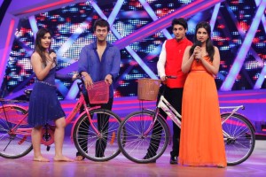 Ripu, Shivangi and Karan Wahi along with Parineeti  when she came for the promotions of Hansi To Phansi  on Nach Baliye-6-2