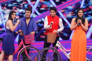Ripu, Shivangi and Karan Wahi along with Parineeti  when she came for the promotions of Hansi To Phansi  on Nach Baliye-6