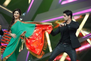 Shilpa Shetty Kundra dancing with Siddharth when he came for the promotions of Hansi To Phansi  on Nach Baliye-6